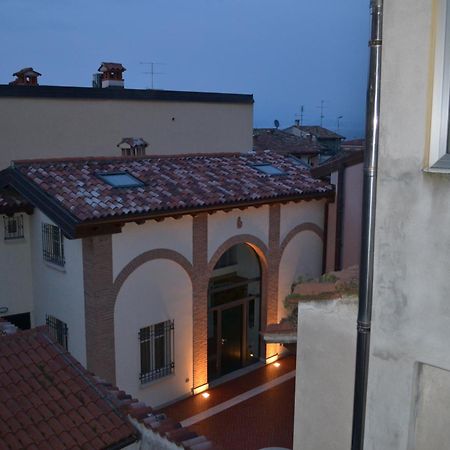 Relais De La Place Appartement Desenzano del Garda Buitenkant foto