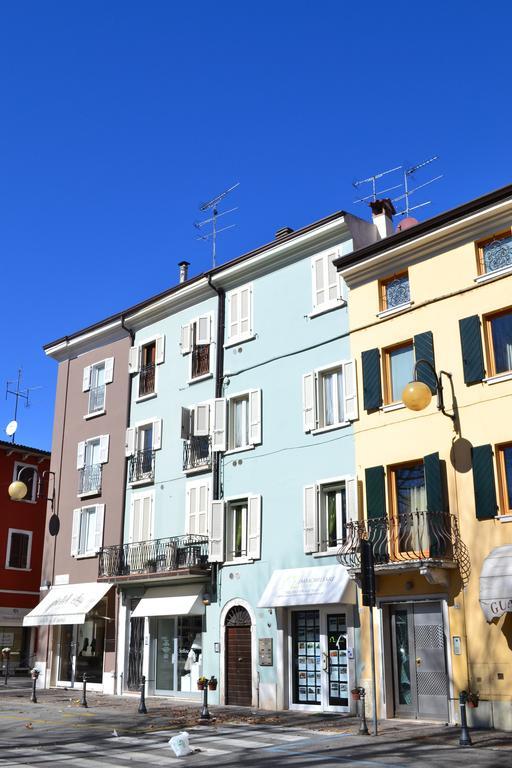 Relais De La Place Appartement Desenzano del Garda Buitenkant foto