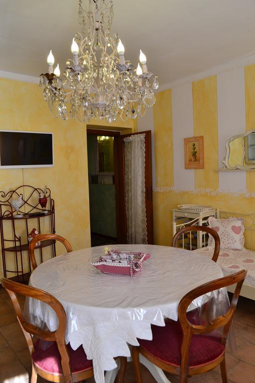 Relais De La Place Appartement Desenzano del Garda Buitenkant foto