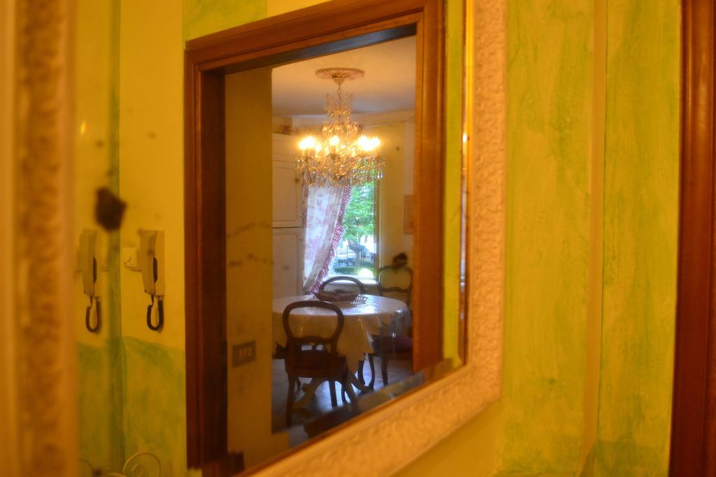 Relais De La Place Appartement Desenzano del Garda Buitenkant foto