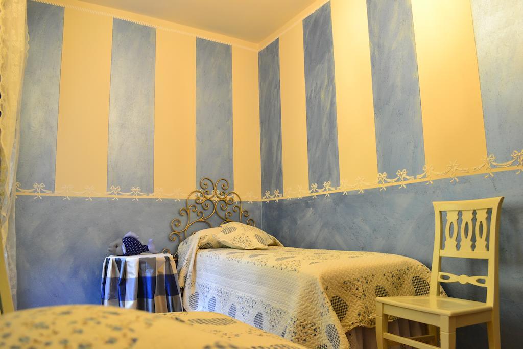 Relais De La Place Appartement Desenzano del Garda Buitenkant foto