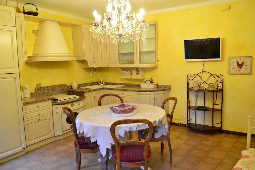 Relais De La Place Appartement Desenzano del Garda Kamer foto