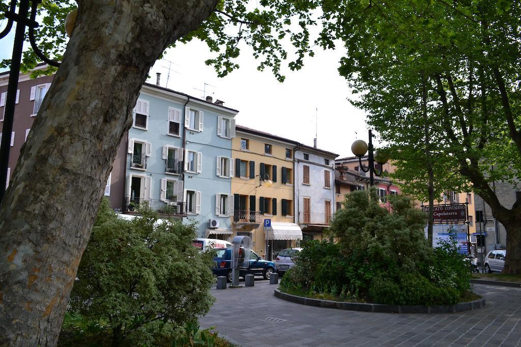 Relais De La Place Appartement Desenzano del Garda Kamer foto