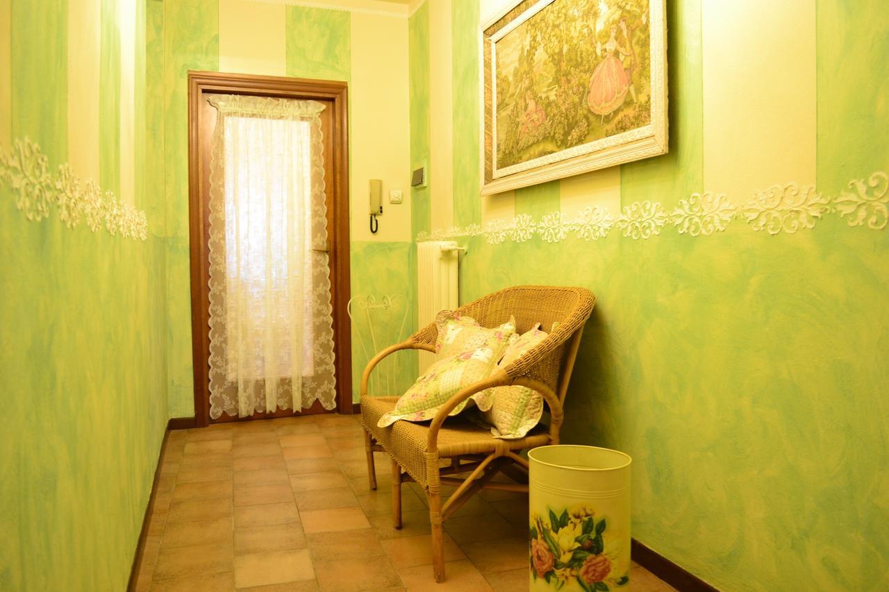 Relais De La Place Appartement Desenzano del Garda Buitenkant foto