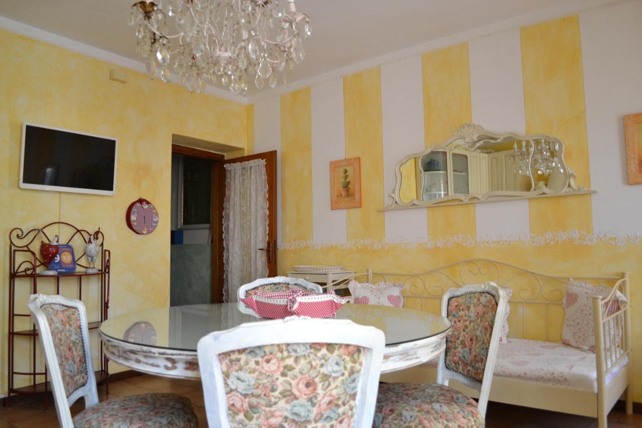 Relais De La Place Appartement Desenzano del Garda Buitenkant foto