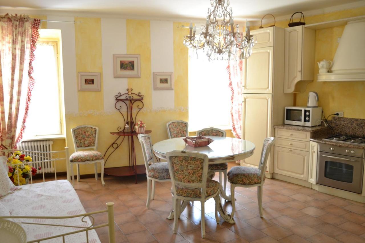 Relais De La Place Appartement Desenzano del Garda Buitenkant foto